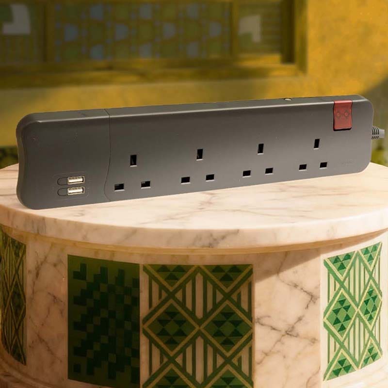 LEGRAND - British Standard Multi-Outlet Extension with 2 USB Sockets, 4x2P+E, 3m Cord, Black - 3