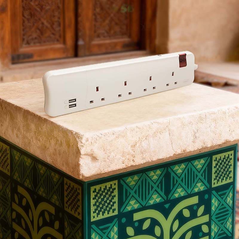 LEGRAND - British Standard Multi-Outlet Extension with 2 USB Sockets, 4x2P+E, 5m Cord, White/Grey - 3